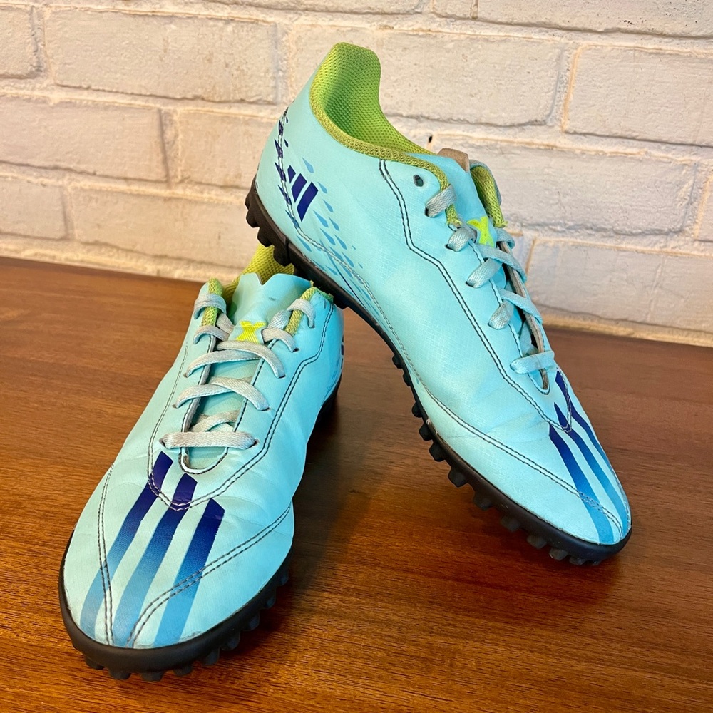 Adidas Speedportal.4 Turf Shoes - size 5 1/2 youth